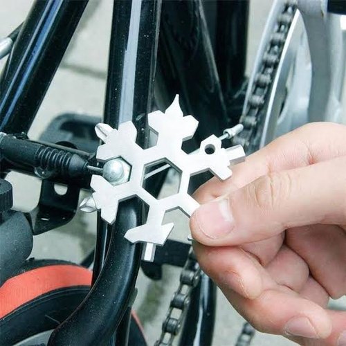 18 in 1 Multi-Purpose Snowflake Tool